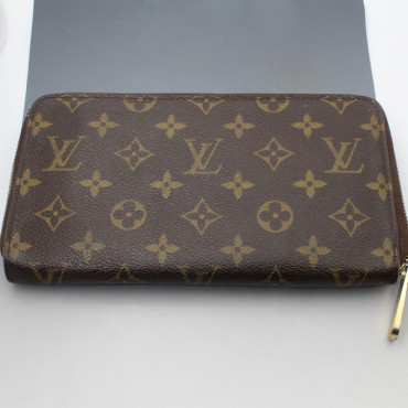 Pre Owned Louis Vuitton Zippy Wallet