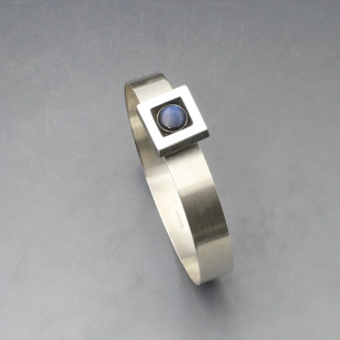 Kultaseppä Salovaara Silver and Spectrolite Bangle