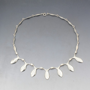 Silver Petals Necklace 