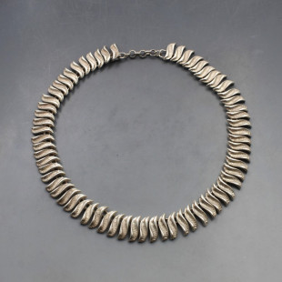 Decorative Sterling Silver Leaves Necklace