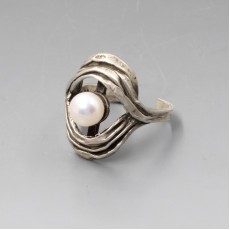 PERLI Silver and Pearl Ring