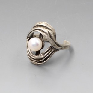 PERLI Silver and Pearl Ring