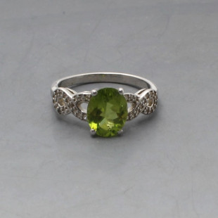 Peridot and Silver Ring Size S