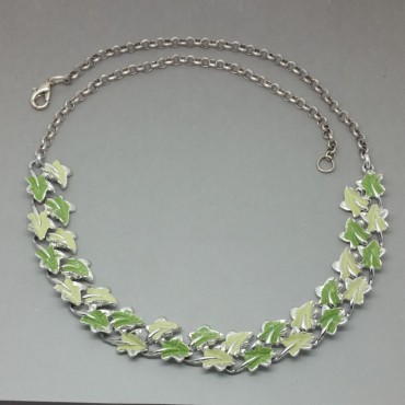 Pretty 1950's Green Enamel Leaf Necklace