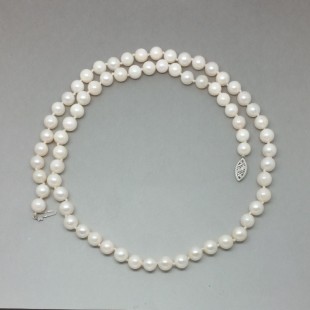 Timeless Vintage Pearl Necklace with 14 carat White Gold Clasp