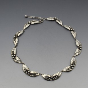 NE FROM Silver Leaves and Berries Necklace