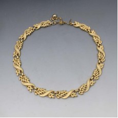 Trifari Gold Tone Wreath Necklace