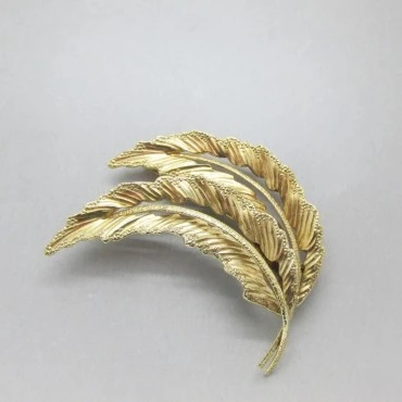 9 Carat Gold Vintage Leaf Brooch