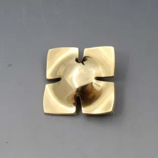 Rare Ernest Blyth for Ivan Tarrat 9 Carat Gold Brooch