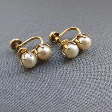  Earrings with Pearl and Gold Finish
