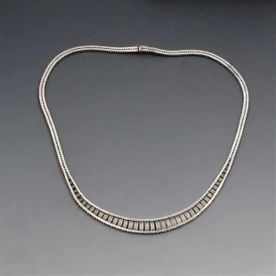 Sleek Italian Modernist Silver Necklace