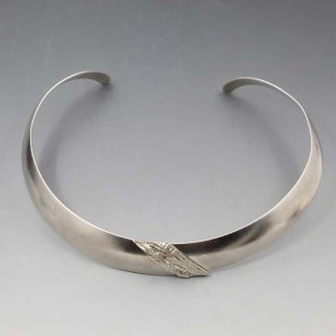 GIFA Silver Collar Necklace