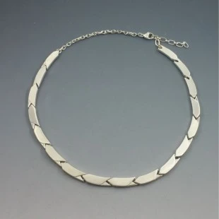 Modernist Silver Smooth Flat Links Necklace