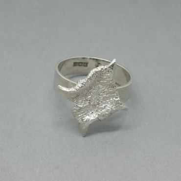 Bernard Instone 1969 Silver Modernist Ring
