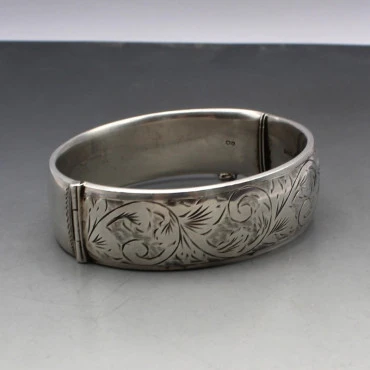 Joseph Smith and Sons Silver Bangle