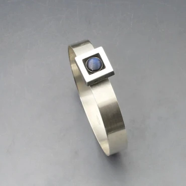 Kultaseppä Salovaara Silver and Spectrolite Bangle