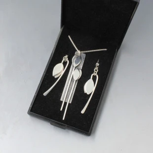 John and Victoria Necklace and Earrings Set