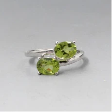 Vintage peridot and sterling silver ring