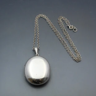 Vintage Silver Openable Locket