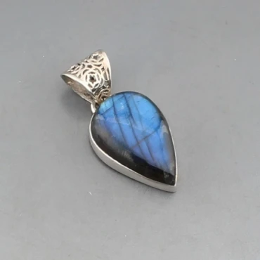 Galerie Mirages Labradorite and Sterling Silver Pendant