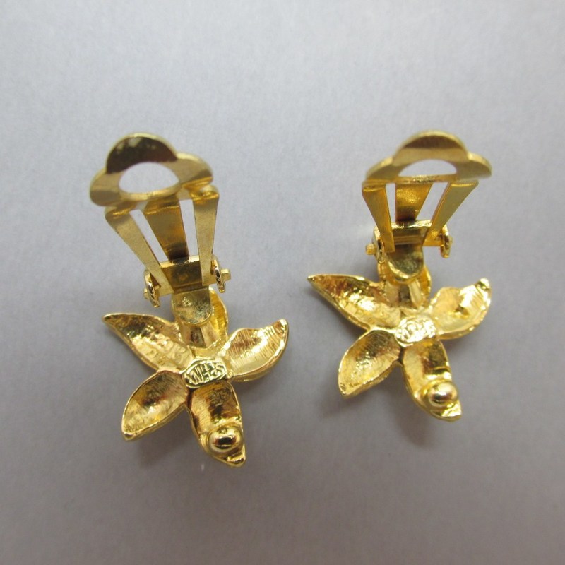 Types of Earrings Fittings and Closures