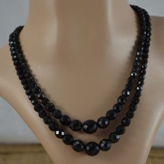 Collier gradué de perles de verre noir autrichien des années 1930's black glass bead graduated necklace