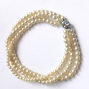 Triple strand collana di perle